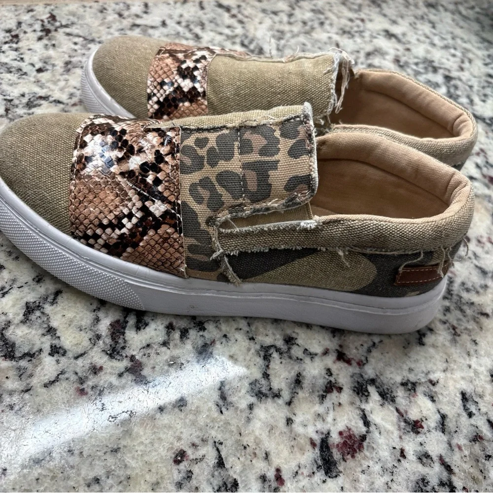 Jolimall Women’s Leopard and‎ Snake Print Slip-On Shoes
